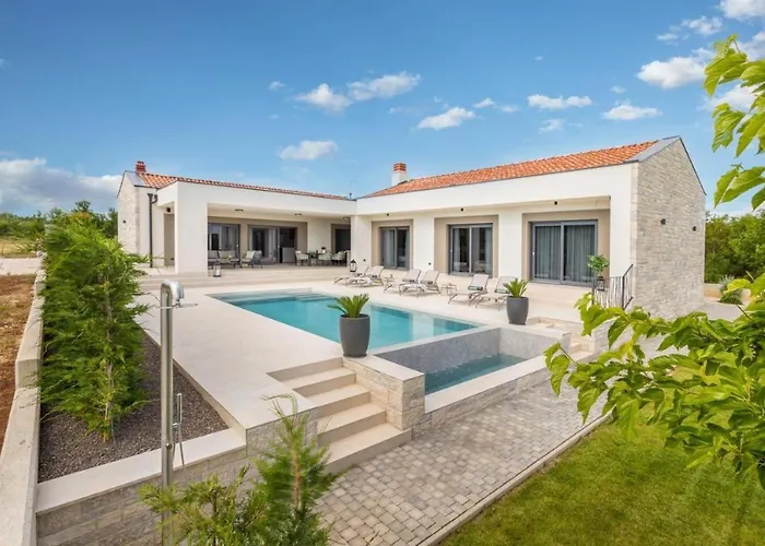 Vila Lastine Near Rovinj Kurili