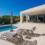 Villa Lastine Near Rovinj