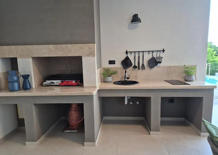 Lastine Near Rovinj Kurili